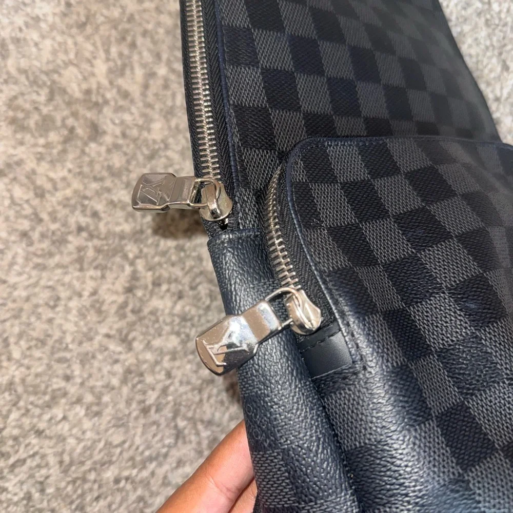 Men’s Louis Vuitton Damier Sling Bag - Picture 4 of 12